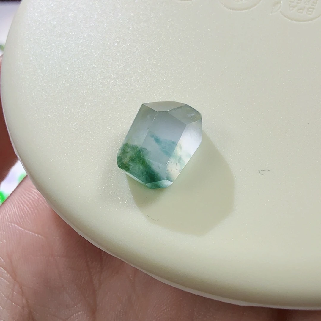 翡翠未镶嵌颈饰裸石