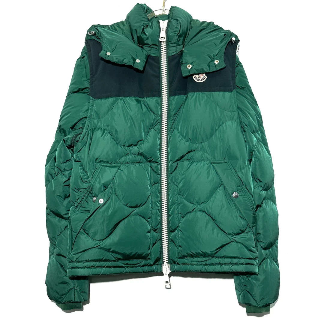 99新 MONCLER 经典logo绿色羽绒服外套 W306
