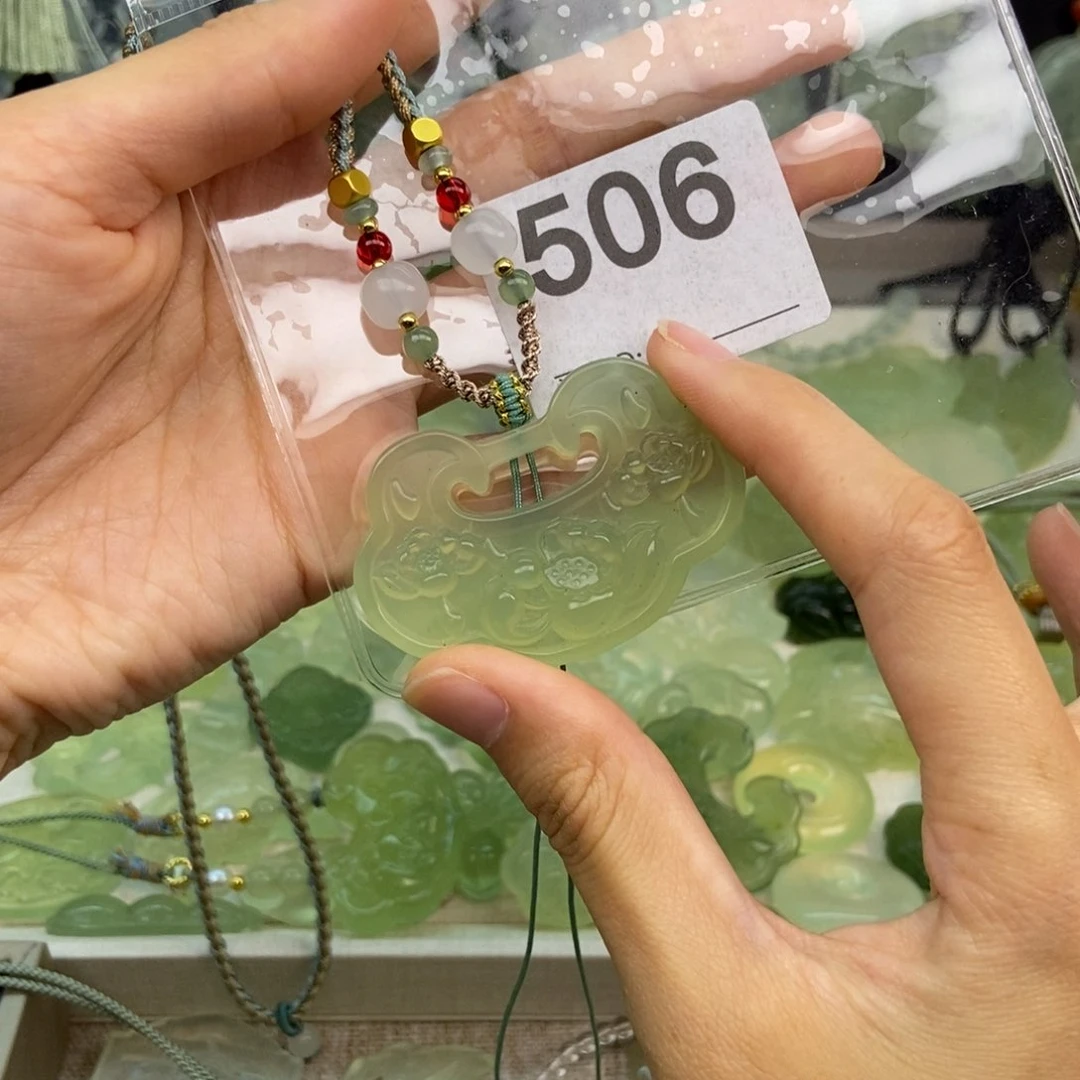 嗷***～蛇纹石玉合金颈饰