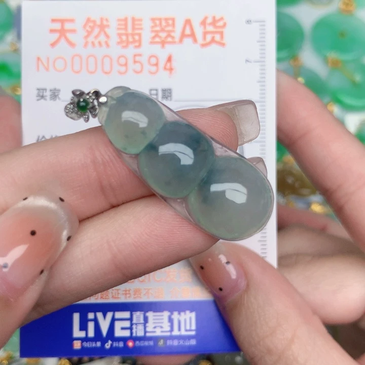 翡翠18K金镶嵌颈饰豆子