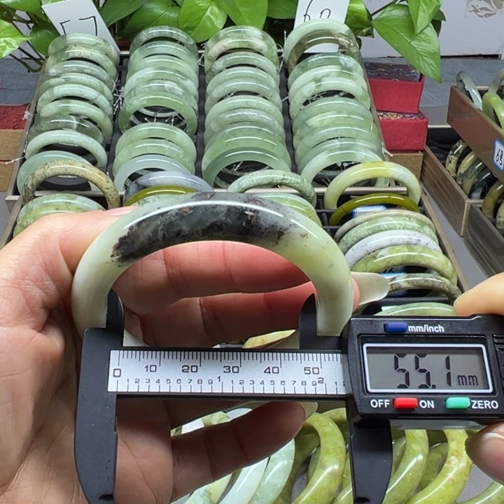 蛇纹石玉未镶嵌手镯81