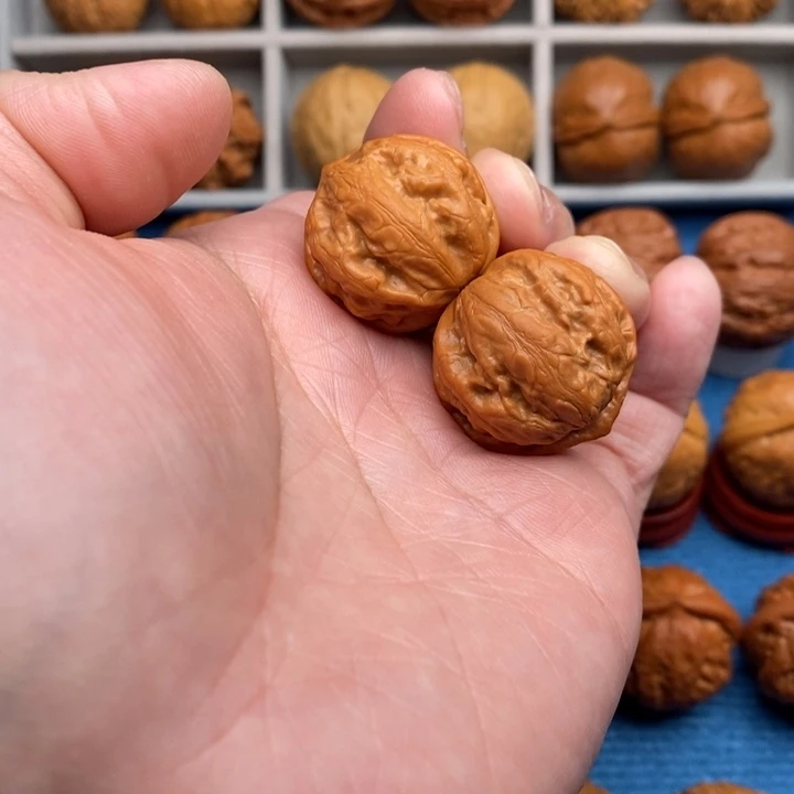 文玩核桃把件玉石粗筋