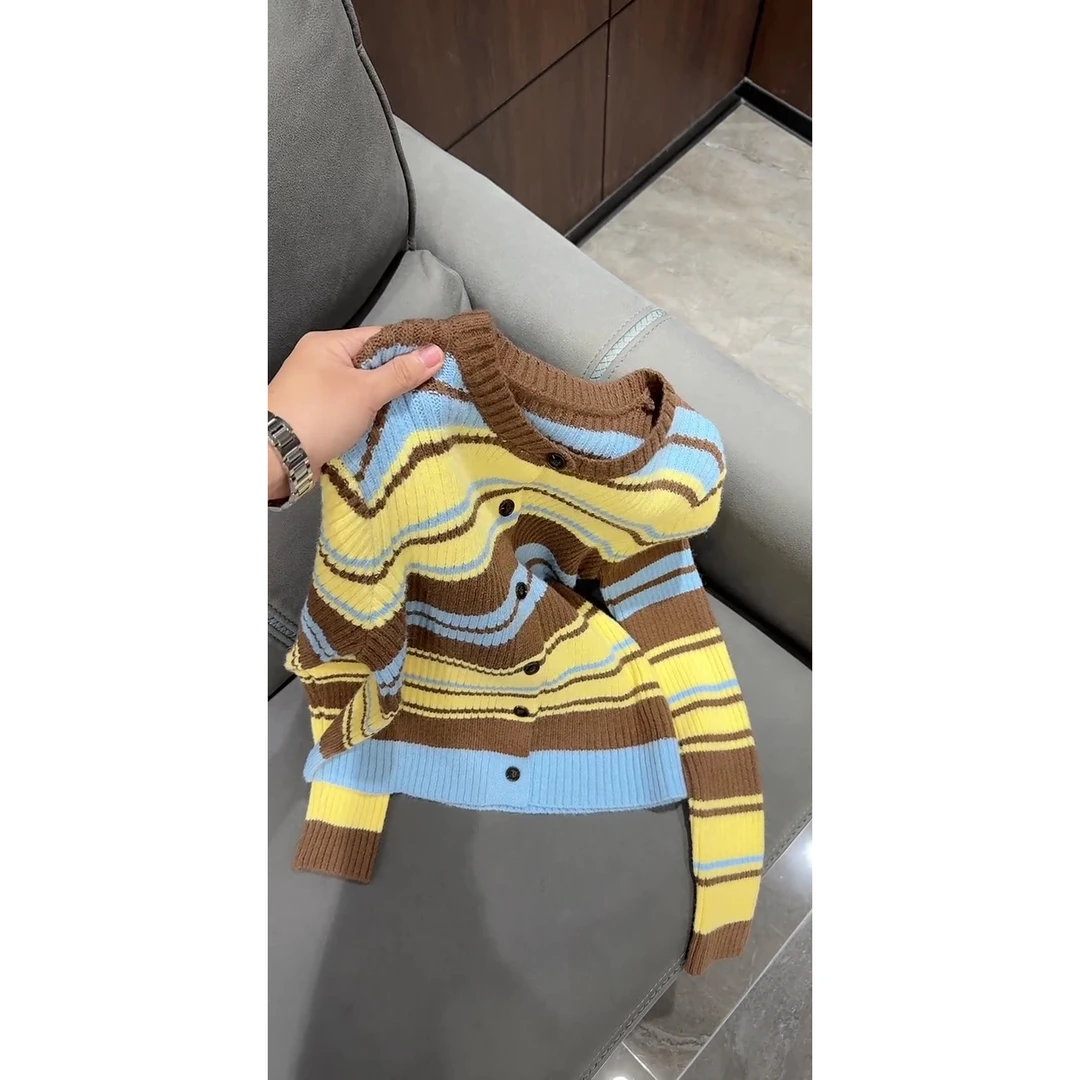 韩版新款时尚多巴胺温柔显白针织条纹开衫