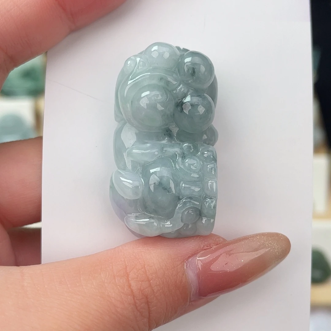翡翠未镶嵌颈饰貔貅