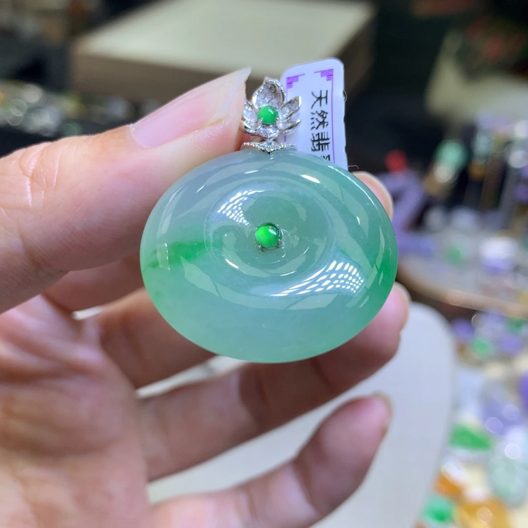 颈饰18K金镶嵌翡翠