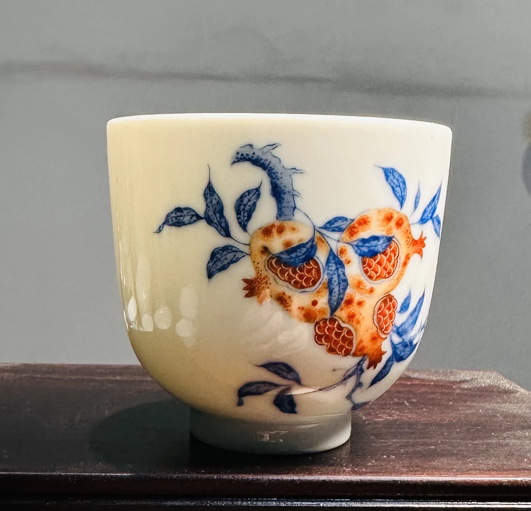 青花加釉上钒红彩石榴杯花鸟杯子主人杯品茗杯售价为每只的售价