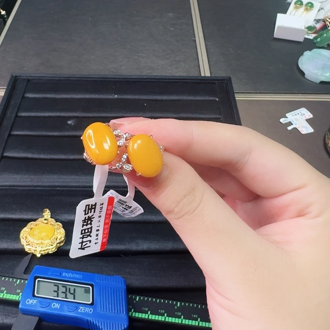 未镶嵌颈饰蜜蜡鸡油黄戒指 尾货有结构