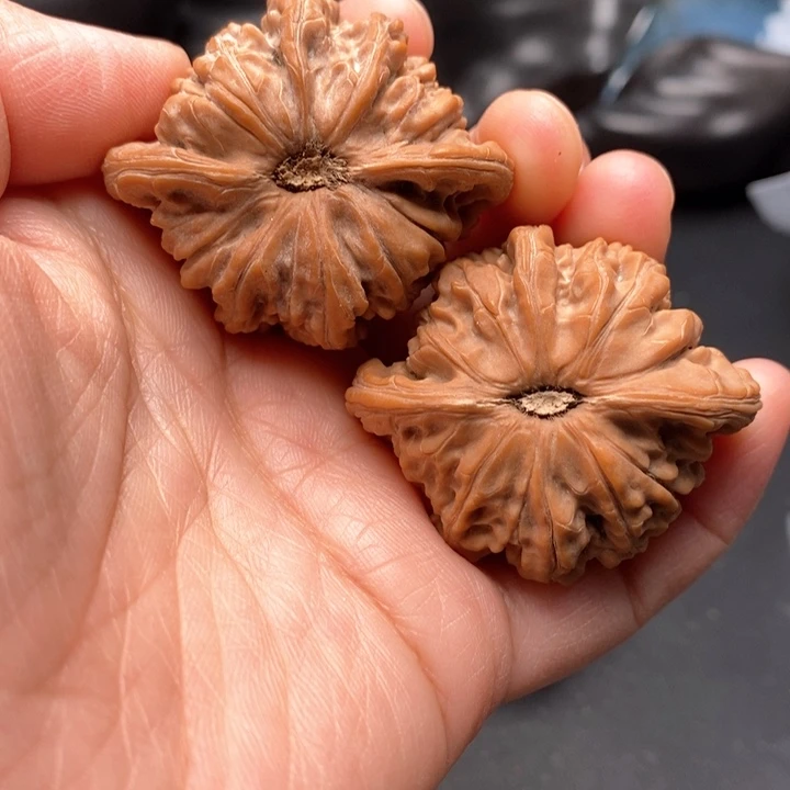 文玩核桃把件麒麟石子磨42尺
