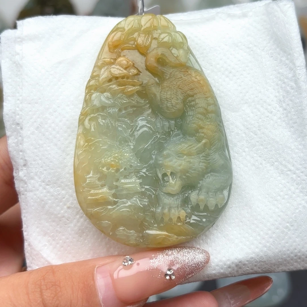 翡翠未镶嵌颈饰虎牌