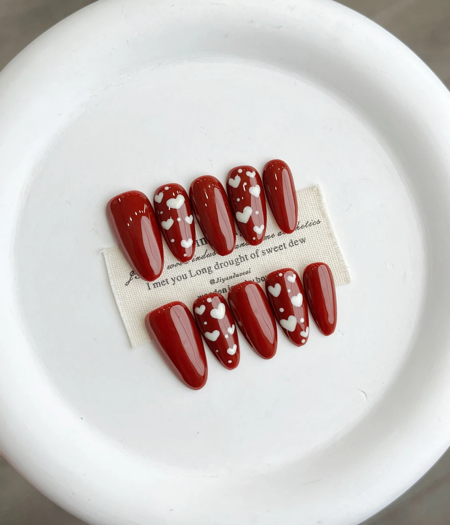 【恋爱脑】珍珍手工穿戴甲新年款显白红色手绘爱心可拆卸美甲贴片
