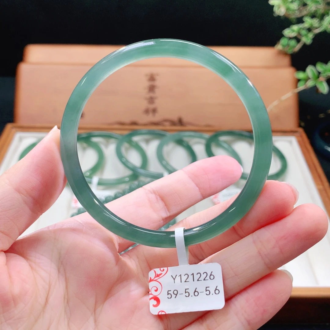 翡翠手镯（圆镯）未镶嵌