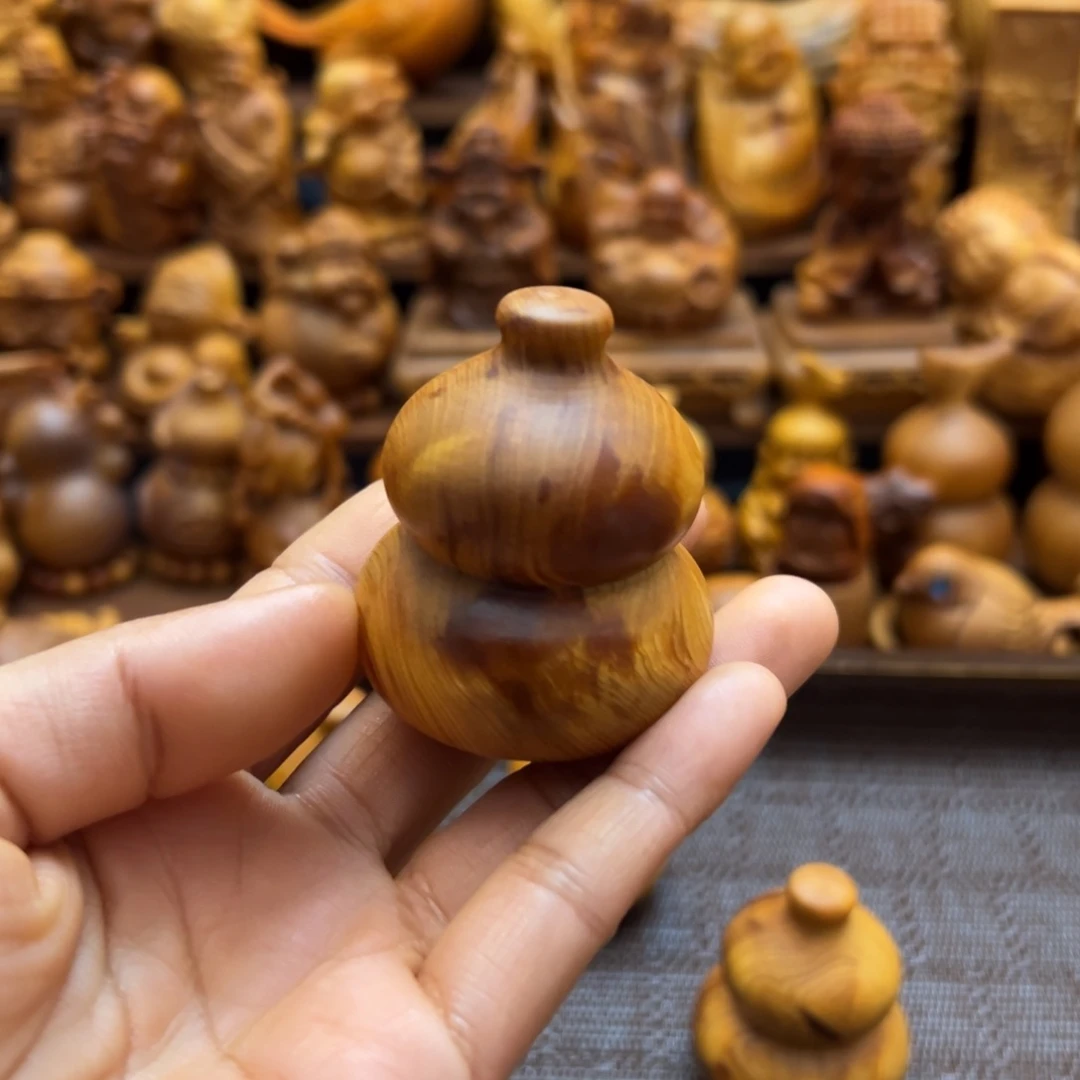 邵***强柏木（崖柏）手把件