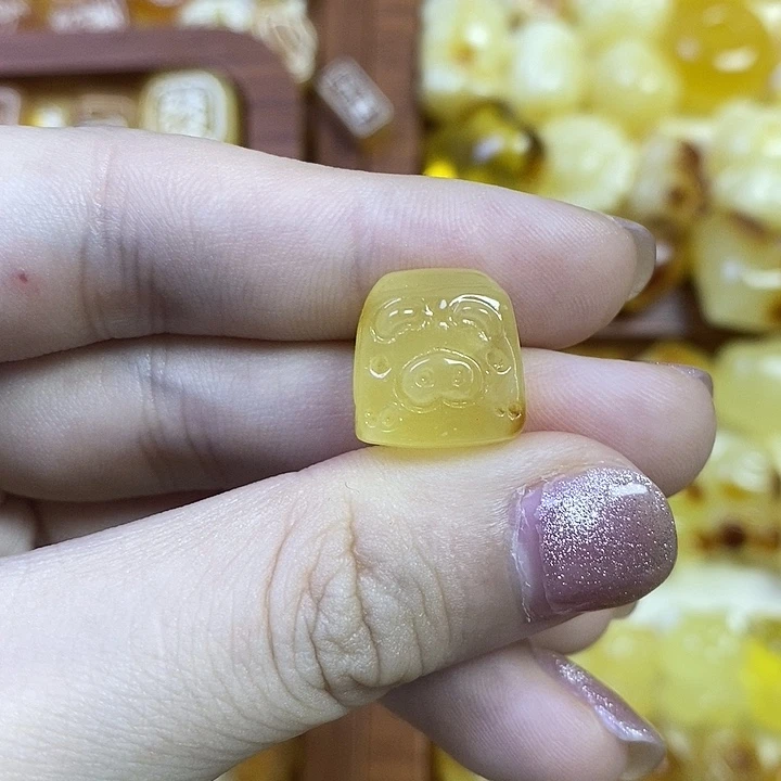 吊坠橄榄核小猪书包