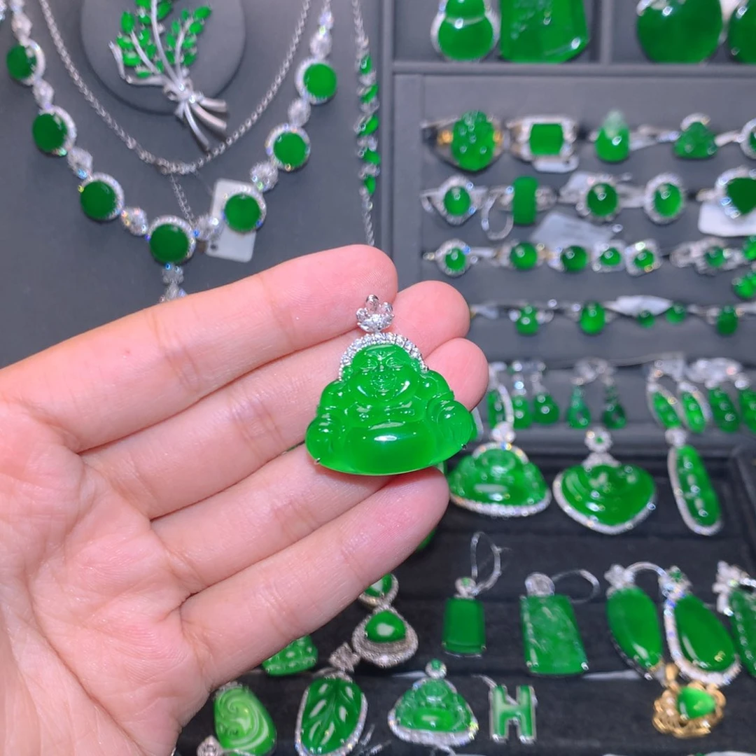 翡翠18K金镶嵌颈饰佛公吊坠