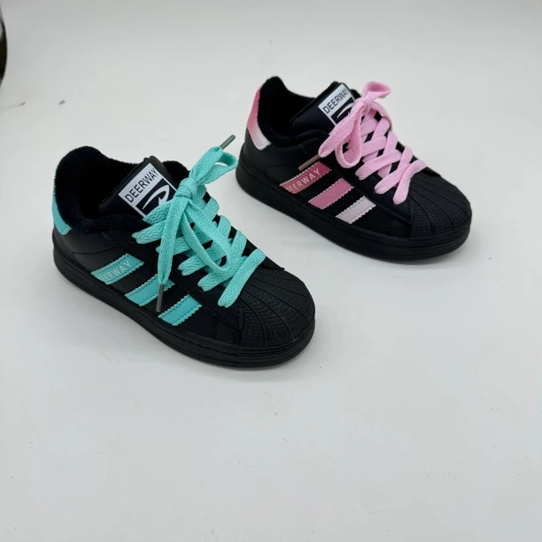 德尔惠儿童加绒二棉男童女童时尚百搭黑色低帮拼色潮流板鞋25039