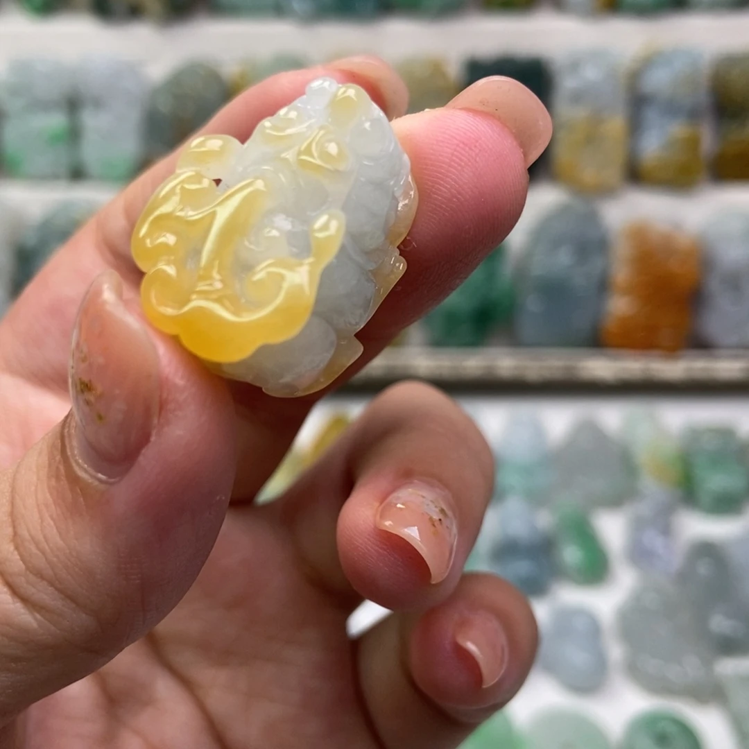 翡翠未镶嵌吊坠(赠链)