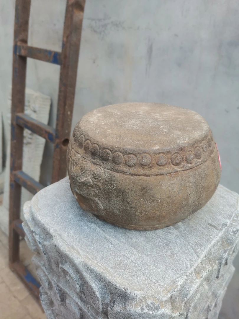 小石鼓一个，尺寸直径20