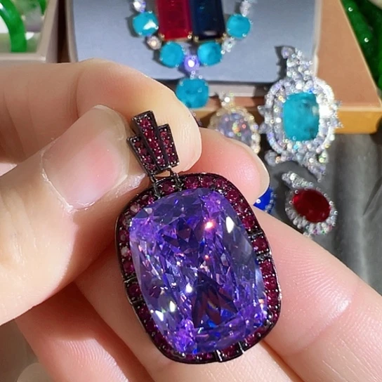 未镶嵌颈饰红宝石