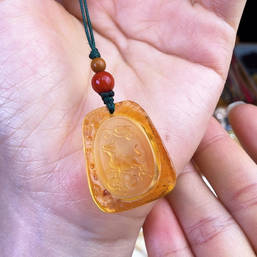 未镶嵌琥珀珠宝奇石