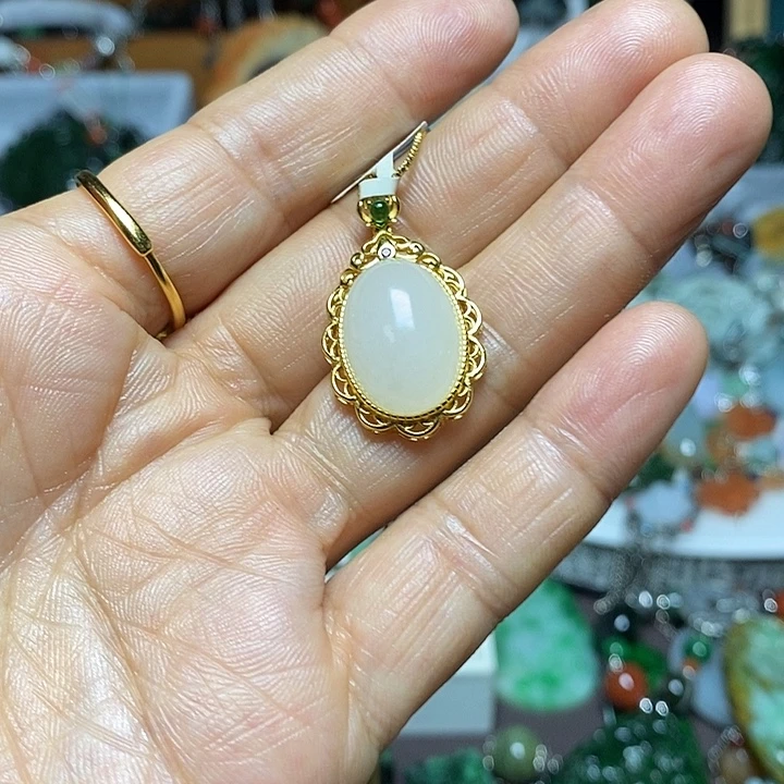 翡翠未镶嵌吊坠(赠链)