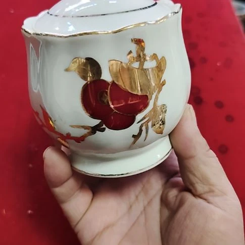 瓷片瓷片，各种摆件，均有瑕疵。沙锅！