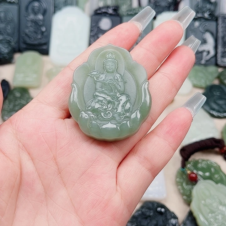 桂***寶和田玉未镶嵌颈饰