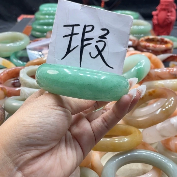 李***1石英质玉钛钢珠宝奇石