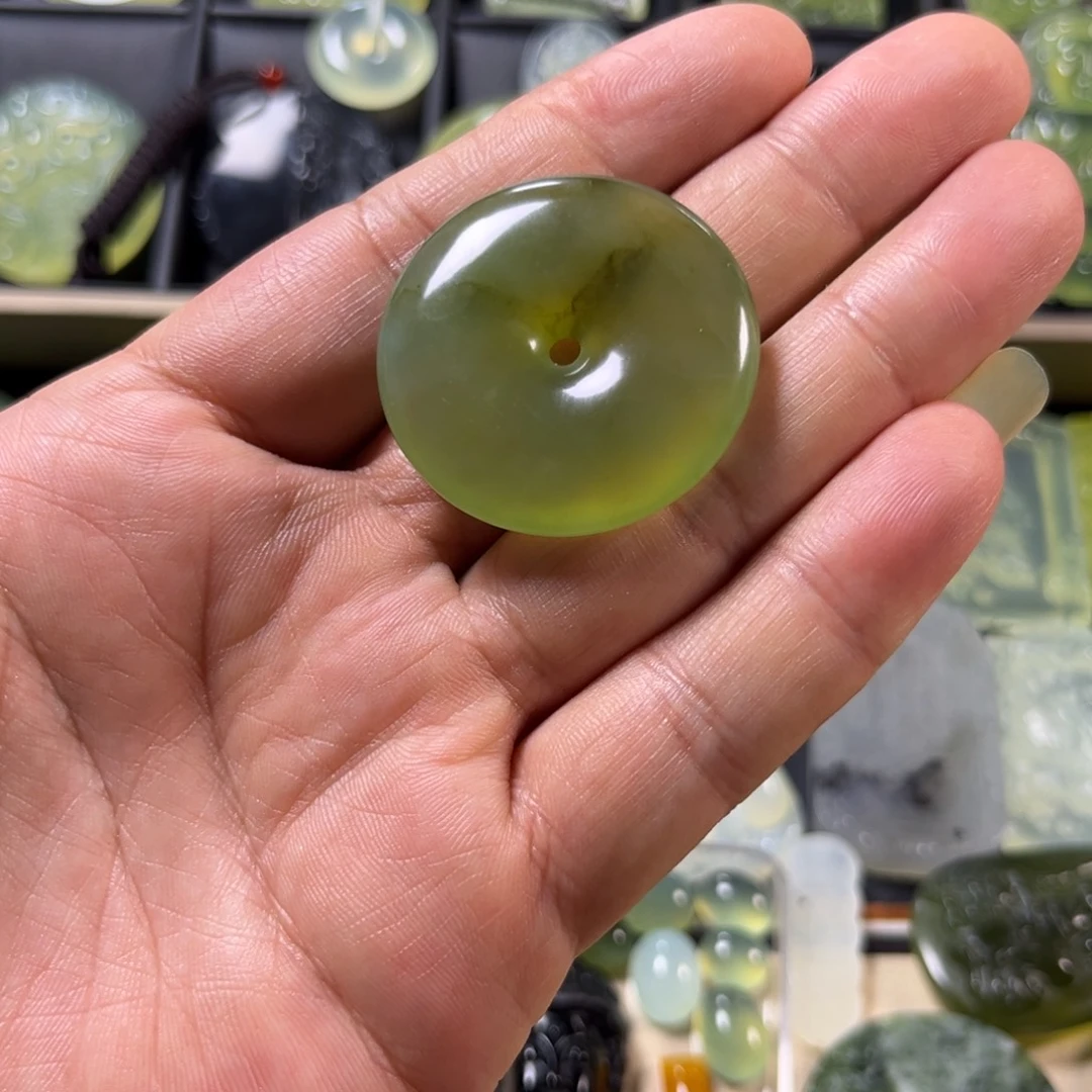 未镶嵌蛇纹石玉颈饰