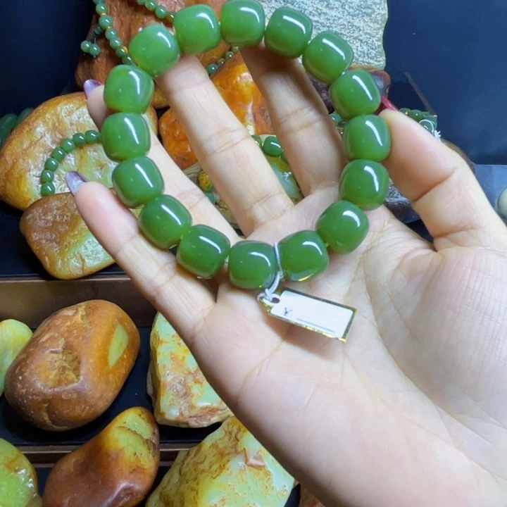 张***伟和田玉未镶嵌手链