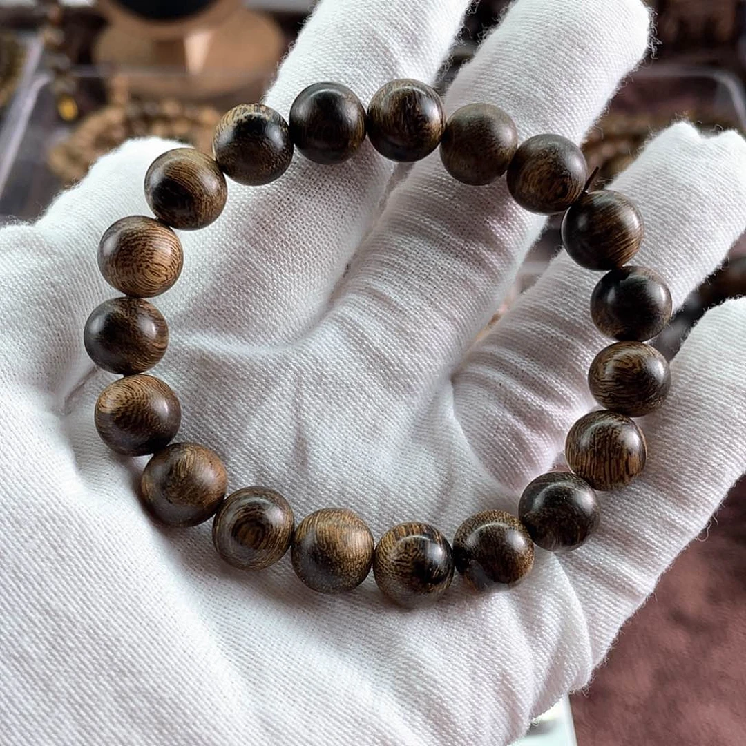 沉香手串小****?越南芽庄白棋虎斑留疤