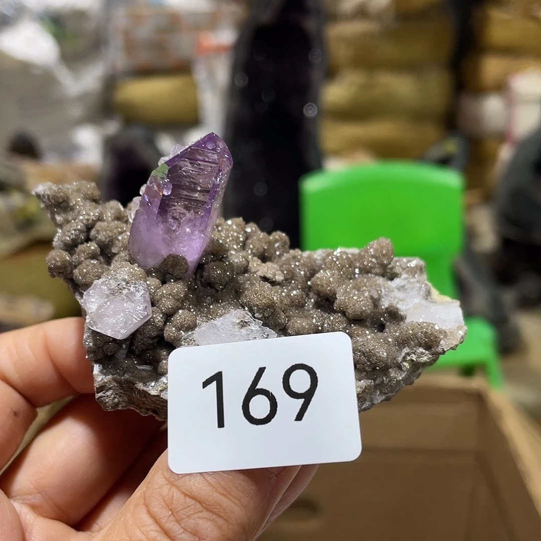 水晶摆件……未镶嵌