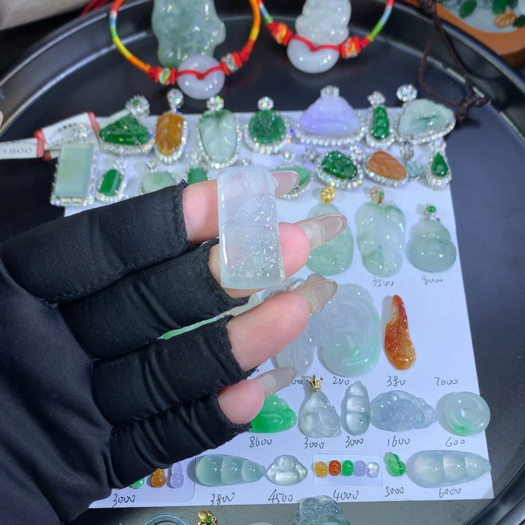 翡翠未镶嵌吊坠(不含链)山水牌