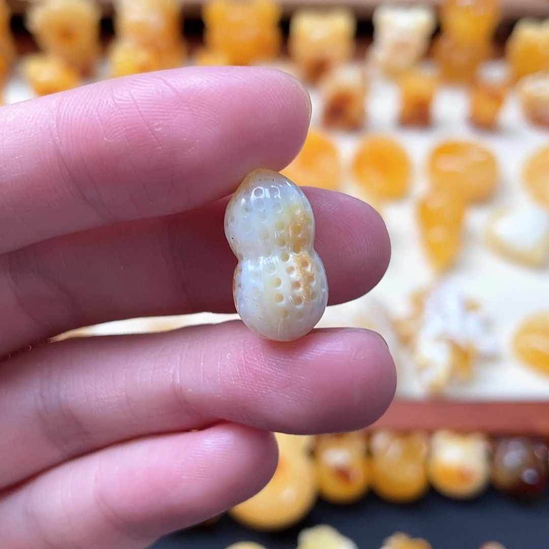 琥珀珠宝奇石未镶嵌