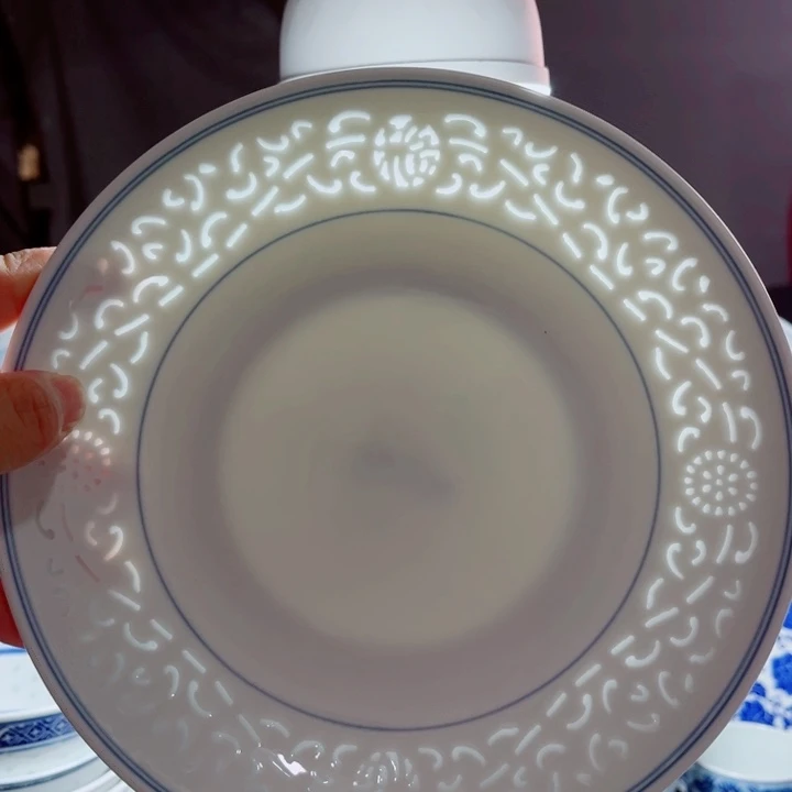 青花玲珑8寸窝盘满雕双福双线