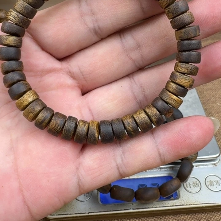 爱***1手串沉香乌身手串6克加