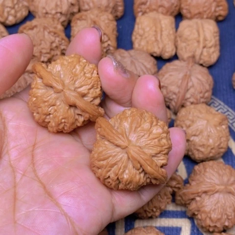 【闪购商品】文玩核桃吊坠艾*白狮子40