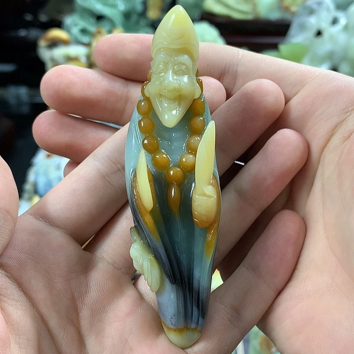 岫玉手把件未镶嵌展*