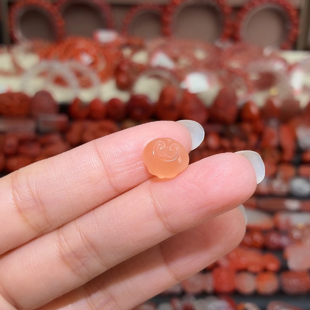 南红玛瑙未镶嵌颈饰如意