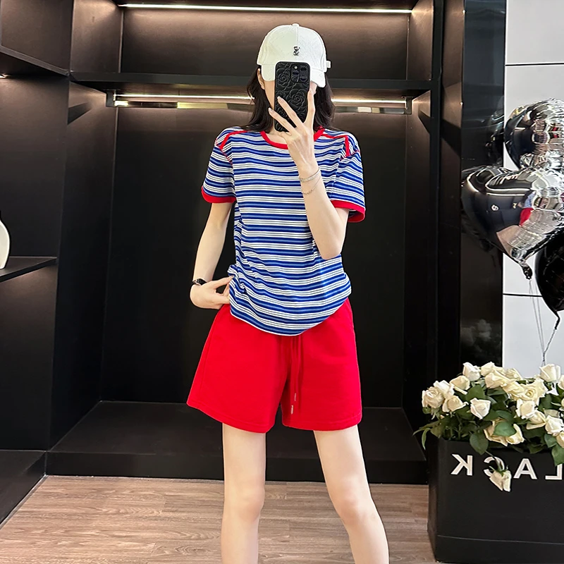 夏季新款宽松圆领条纹短袖t恤红色短裤休闲风运动减龄套装女潮