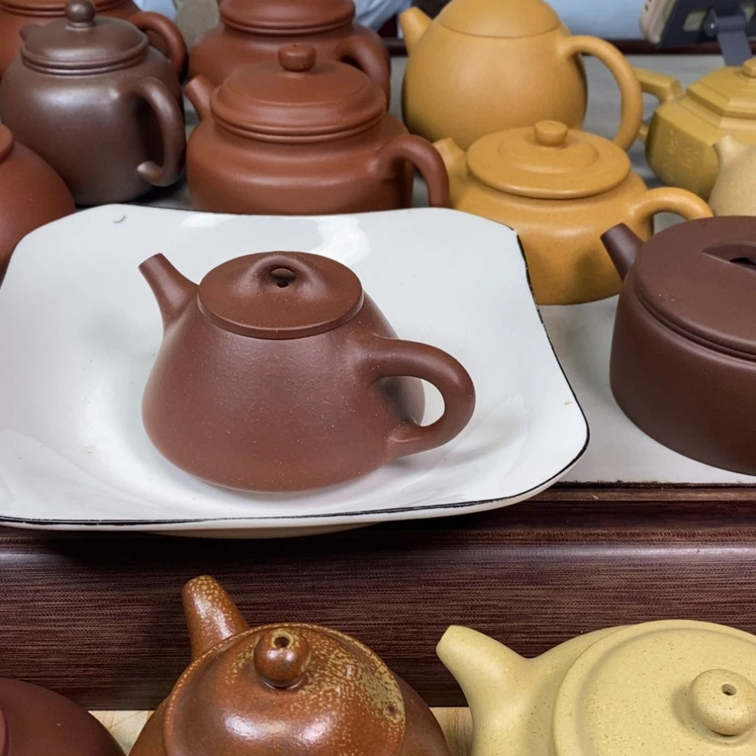 紫泥茶壶卞*立宜兴紫砂壶，半手工