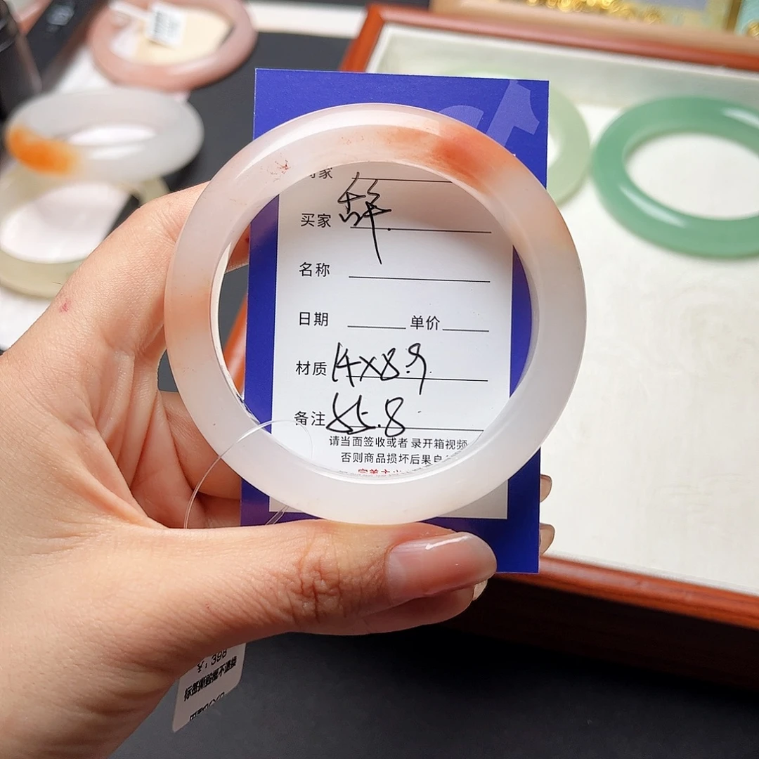 এ***．石英质玉未镶嵌手镯