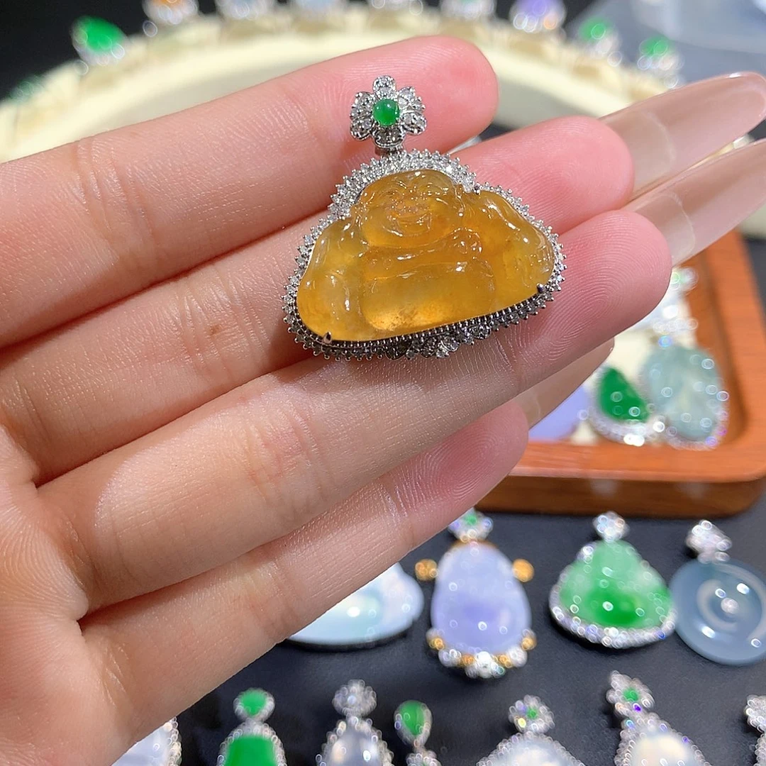 翡翠18K金镶嵌颈饰日落黄佛