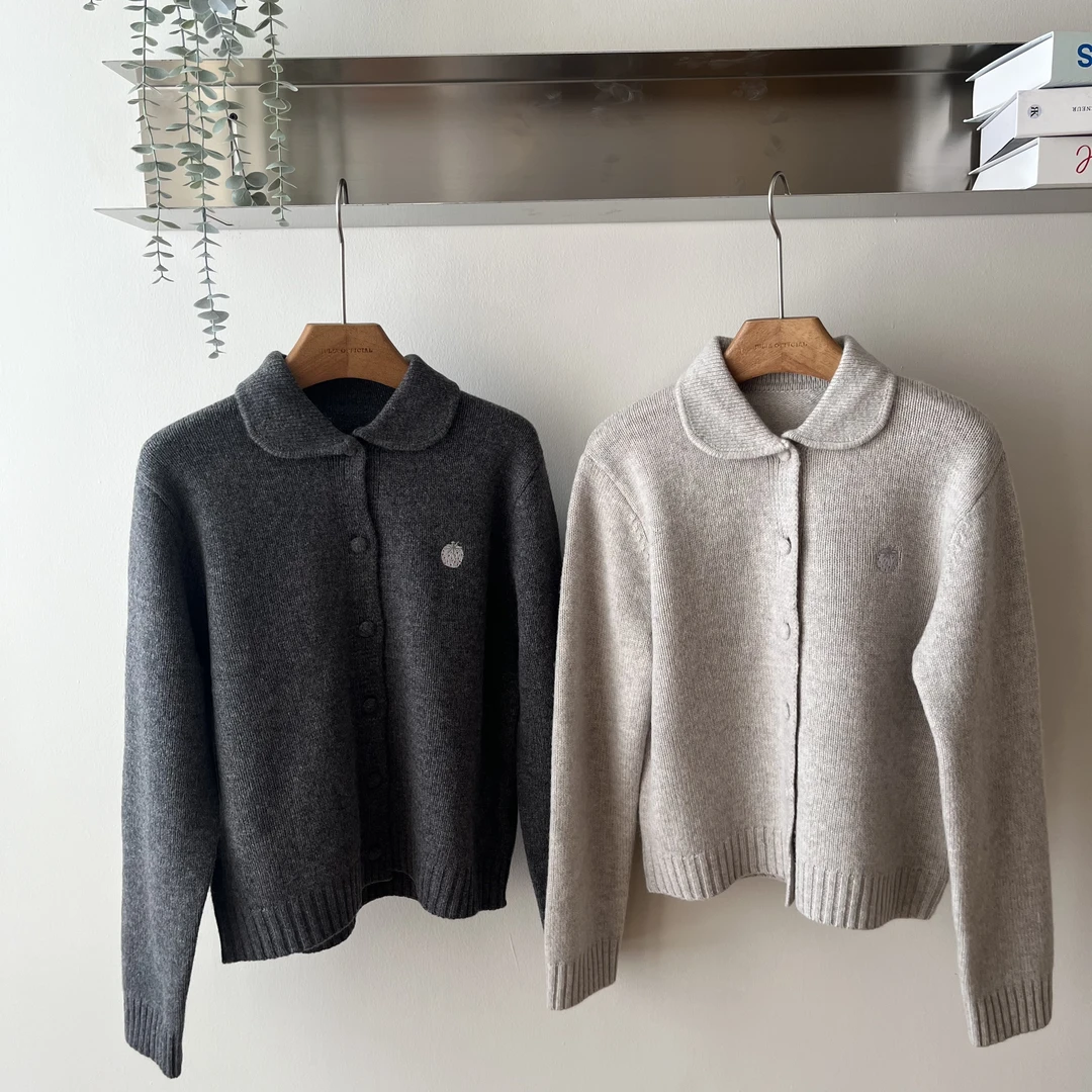 ’小草莓‘娃娃领100羊毛系扣针织开衫