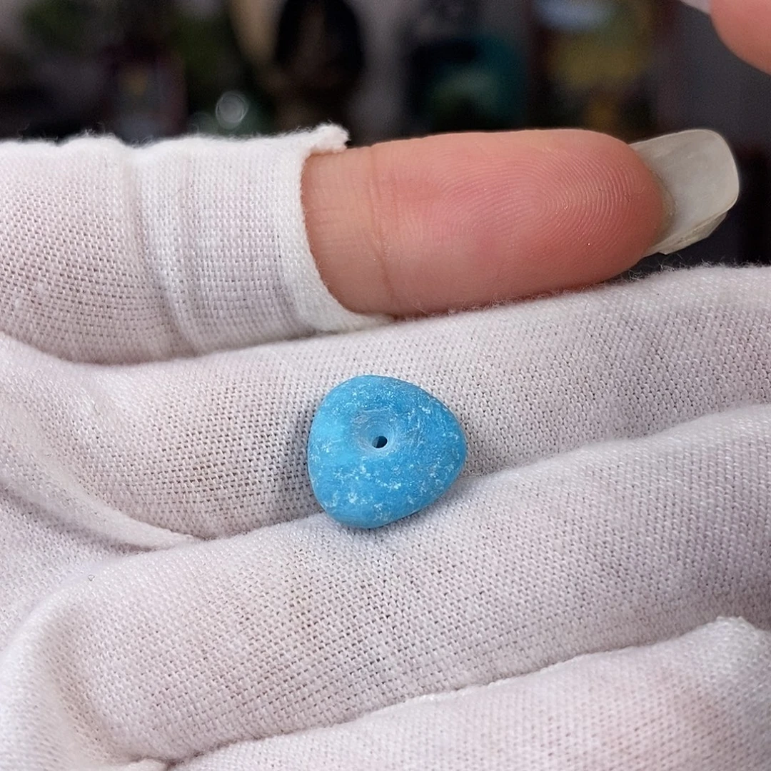 向***子绿松石未镶嵌珠宝奇石