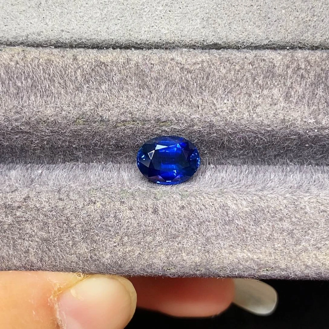 蓝宝石裸石2.48克拉天然全净玻璃体满火彩皇家蓝宝石