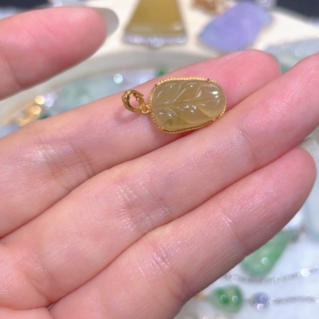 颈饰18K金镶嵌翡翠翡翠