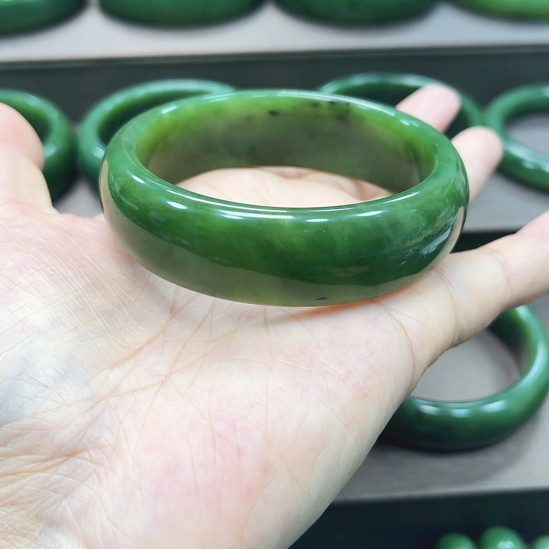 和田玉（碧玉）未镶嵌手镯