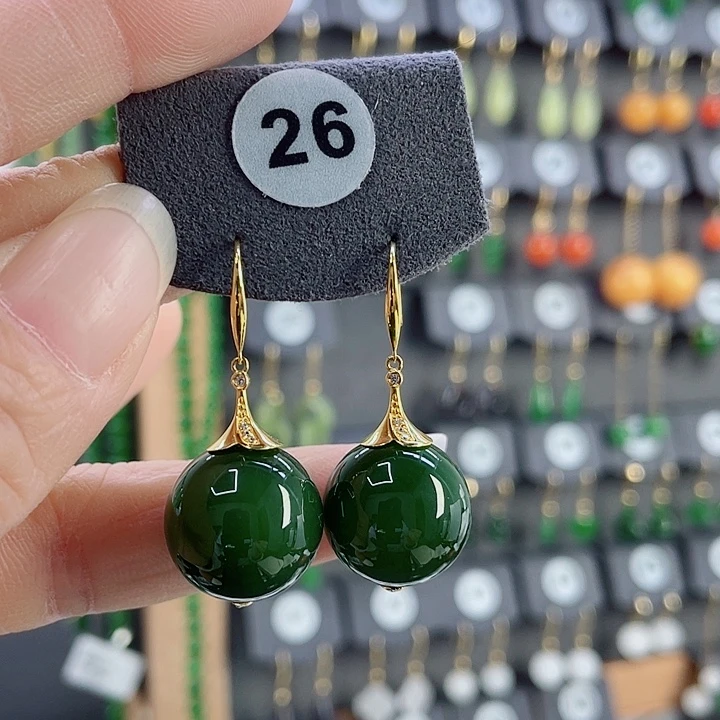 18K金镶嵌和田玉耳饰