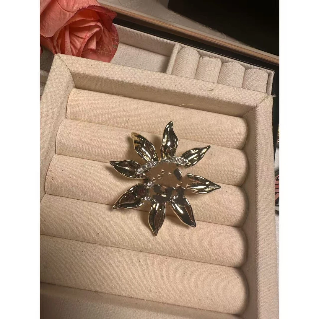 铜合金合成锆石胸针 高贵气质太阳花胸针 00A268
