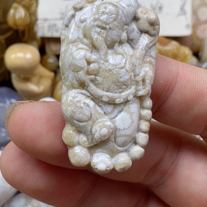 颈饰未镶嵌硅化珊瑚（珊瑚玉）有瑕 小